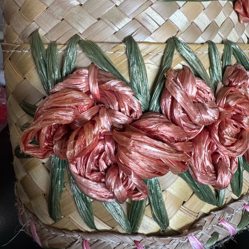 Hand‑woven Straw Floral Tote with “Bahamas” Stitching — Beach Chic 13″ Straw Bag - Picture 5 of 14